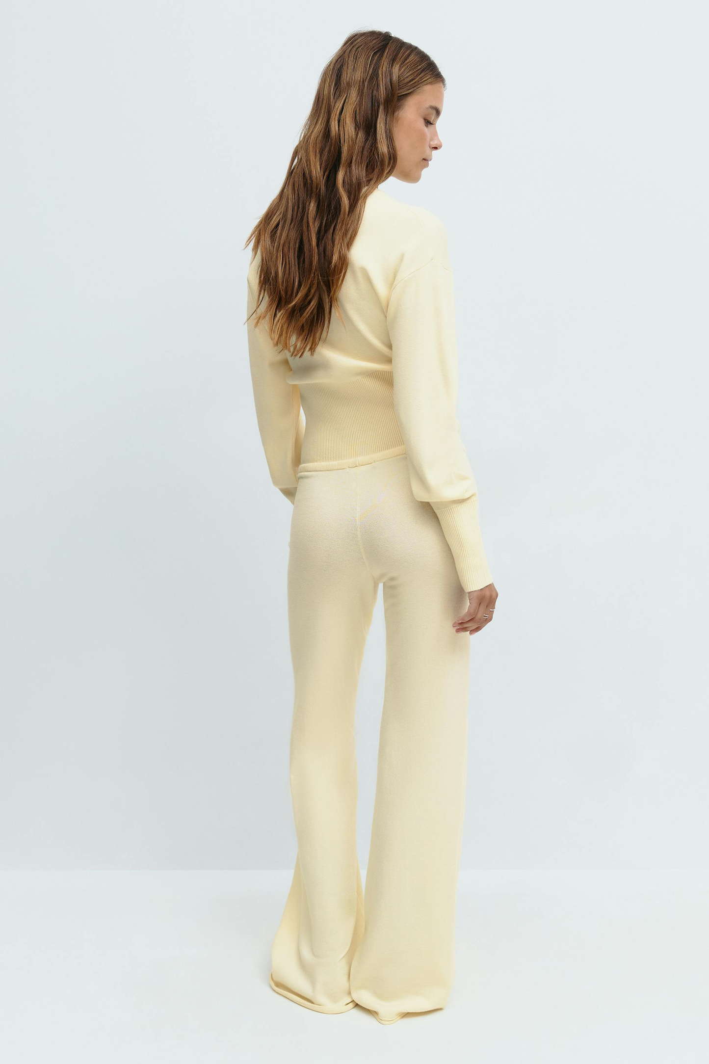 Solara – Luksusowy dzianinowy komplet z krótkim topem