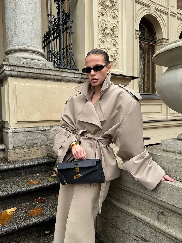 Marion – Elegancki Płaszcz z Pasem