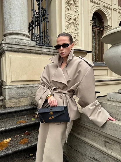 Marion – Elegancki Płaszcz z Pasem